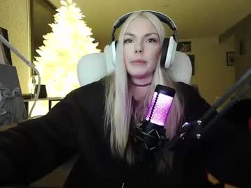 Tinykylie Chaturbate stream image from January 24, 2025