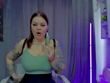 Reynaraven Chaturbate stream image from January 24, 2025