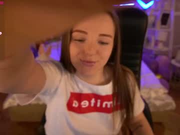 Foxyshyyy Chaturbate stream image from January 24, 2025