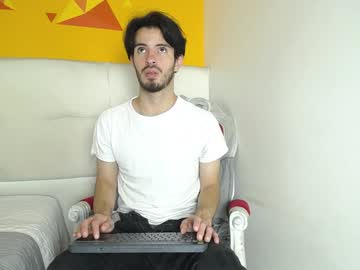 Liamluxe Chaturbate stream image from January 24, 2025