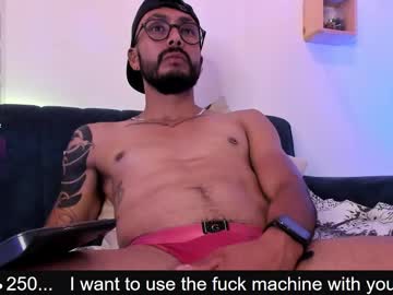 Tom_Cooper_1 Chaturbate stream image from January 24, 2025