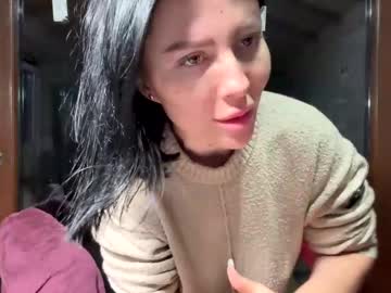 2whitediamonds Chaturbate stream image from January 24, 2025