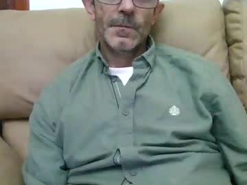 Pasatienpos Chaturbate stream image from January 24, 2025