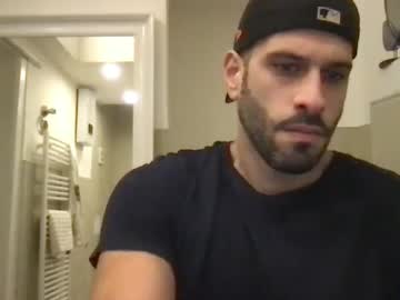 Yul32 Chaturbate stream image from January 24, 2025