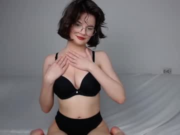 Junnewers Chaturbate stream image from January 24, 2025