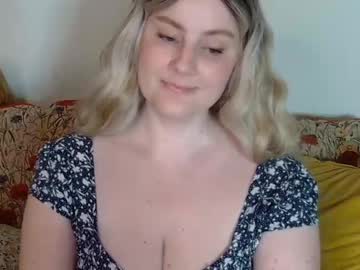 Mathilde_Solveig Chaturbate stream image from January 24, 2025