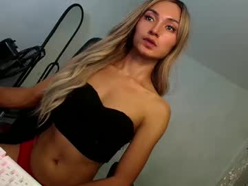 Queencummerx Chaturbate stream image from January 24, 2025