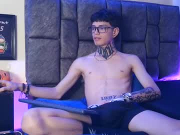 Dann_Brown Chaturbate stream image from January 24, 2025
