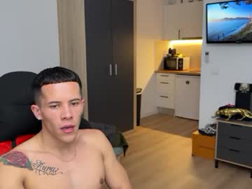 Duncancollins Chaturbate stream image from January 24, 2025