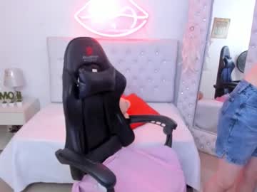Emiily_Cortes Chaturbate stream image from January 24, 2025