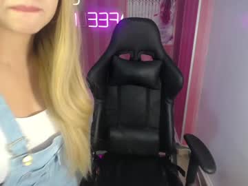 Lili_Roberts_B Chaturbate stream image from January 24, 2025