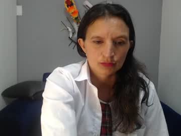 Perlaplayass Chaturbate stream image from January 24, 2025