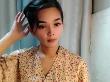 Rosella_Xx Chaturbate stream image from January 24, 2025