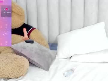 Daphnebridge Chaturbate stream image from January 24, 2025
