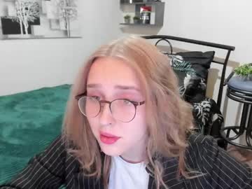 Linatruly Chaturbate stream image from January 24, 2025