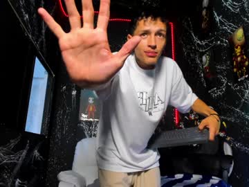 Bradjhonss Chaturbate stream image from January 24, 2025