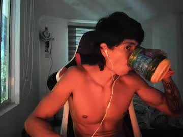 Dandripto Chaturbate stream image from January 24, 2025
