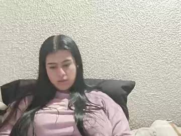 Danielleeegomez Chaturbate stream image from January 24, 2025