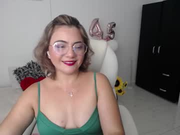 Rebeca_Milf Chaturbate stream image from January 24, 2025