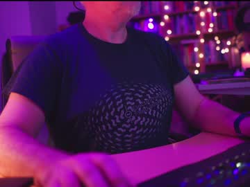 Energybra Chaturbate stream image from January 25, 2025