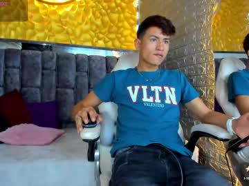 Yochuascott Chaturbate stream image from January 25, 2025