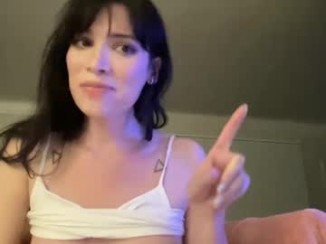 Kikihart Chaturbate stream image from January 25, 2025
