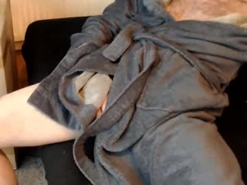User82 Chaturbate stream image from January 25, 2025