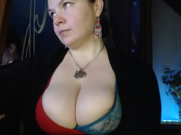 Amorelara Chaturbate stream image from January 25, 2025