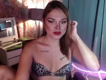 Urhalfwayqueen Chaturbate stream image from January 25, 2025