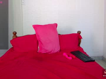 Snejinkamisha Chaturbate stream image from January 25, 2025