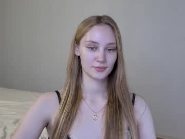 Laylla001 Chaturbate stream image from January 25, 2025