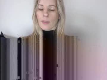 Hornyssima Chaturbate stream image from January 25, 2025