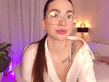 Barrely_Legal Chaturbate stream image from January 25, 2025