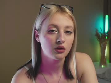 Meow_Milla Chaturbate stream image from January 25, 2025