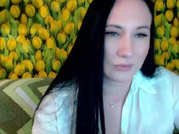 Goldmoonn Chaturbate stream image from January 25, 2025