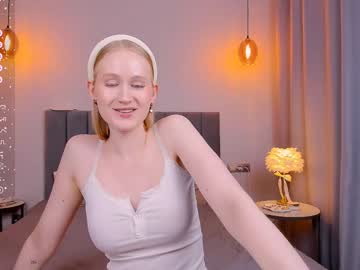 Blondiemermaid Chaturbate stream image from January 25, 2025