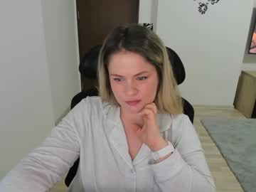 Ahappypenguin Chaturbate stream image from January 25, 2025