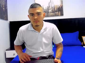 Julian_070 Chaturbate stream image from January 25, 2025