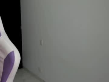 Little_Shaara Chaturbate stream image from January 25, 2025