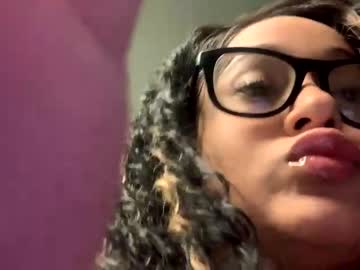 Makeouthilldani Chaturbate stream image from January 25, 2025