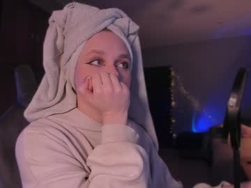 Chloegins Chaturbate stream image from January 25, 2025