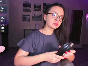 Hotmialovee Chaturbate stream image from January 25, 2025