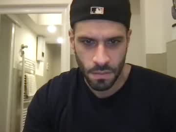 Yul32 Chaturbate stream image from January 25, 2025