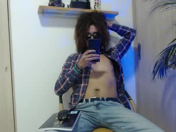 Cresposabroso Chaturbate stream image from January 25, 2025