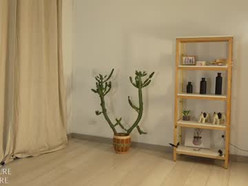 Ellelure_ Chaturbate stream image from January 25, 2025