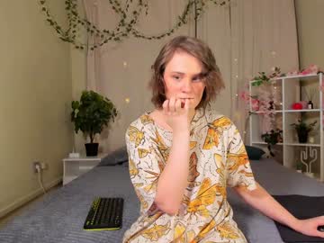 Skylerraynee Chaturbate stream image from January 25, 2025