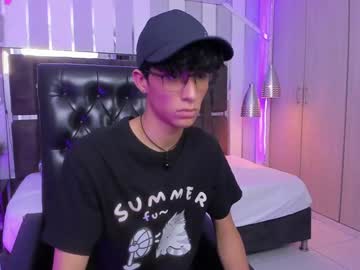 Fem_Loui Chaturbate stream image from January 26, 2025
