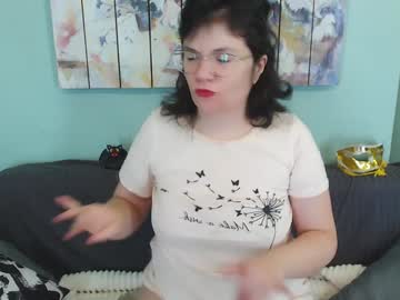 Everly_Rays Chaturbate stream image from January 26, 2025