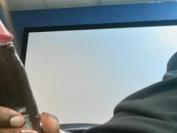 Longblack37 Chaturbate stream image from January 26, 2025