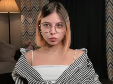Cloverecton Chaturbate stream image from January 26, 2025